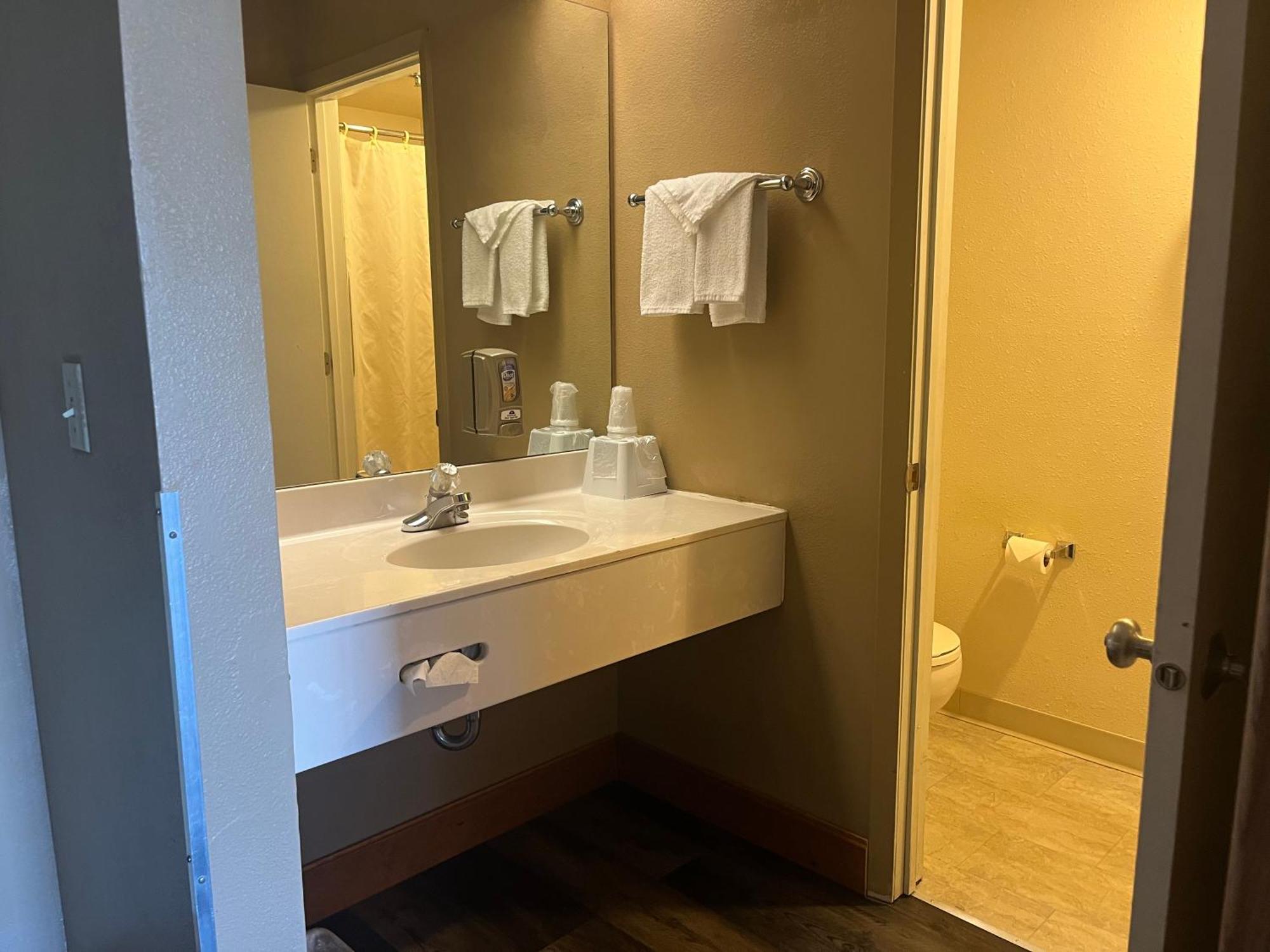 Americas Best Value Inn Kalispell Exterior photo